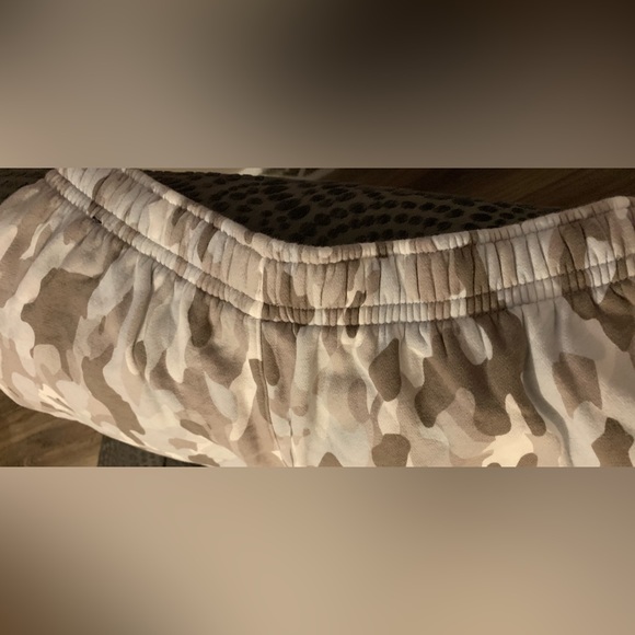 Nike Mens Camouflage Fleece Shorts, Like New, Drawstring Closure, Medium - Picture 5 of 13